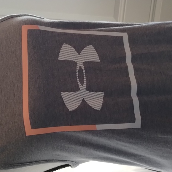 Under Armour Sleeveless Shirt - Picture 3 of 6